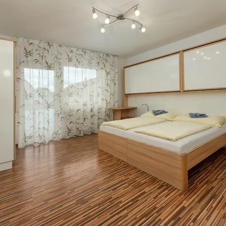 Easyapartments Leo לינץ